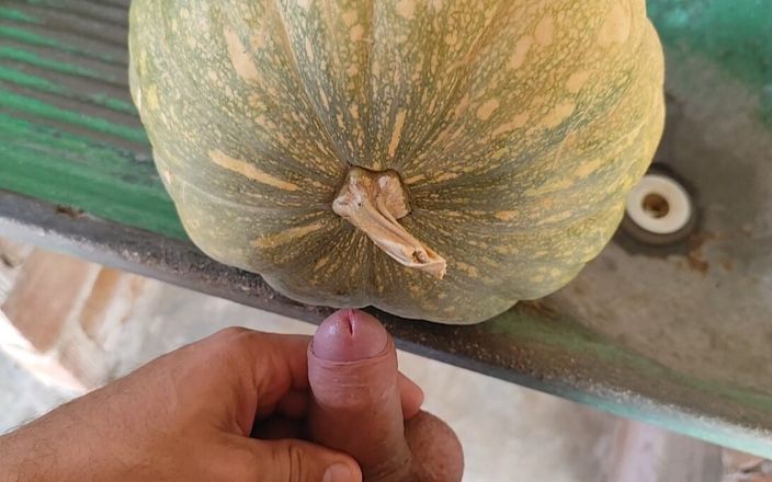 Straight Daddy Club: ハロウィーンのためのカボチャの間で空腹のディック
