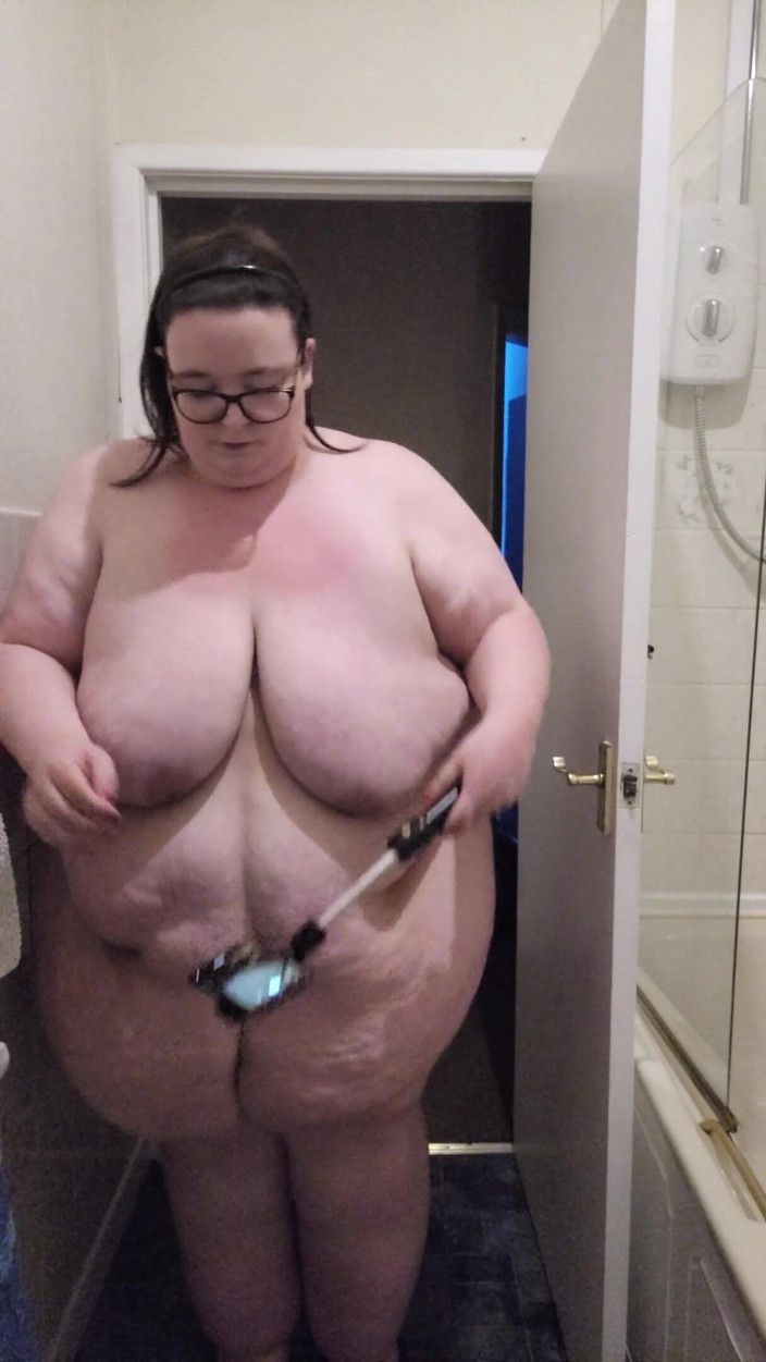 SSBBWLadyBrads: 8월 말에 벌거벗은 계량