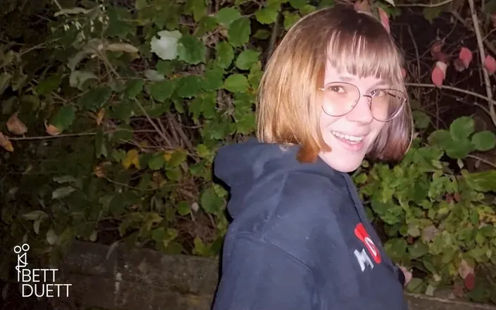 BettDuett: Squirting and Cumming Outside in the Dark!!