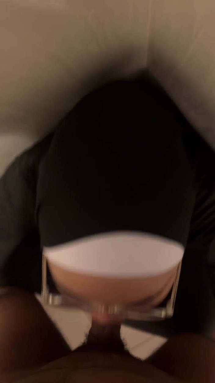 Mommy Puchong: Awek Bertudung Blowjob Dalam Tandas