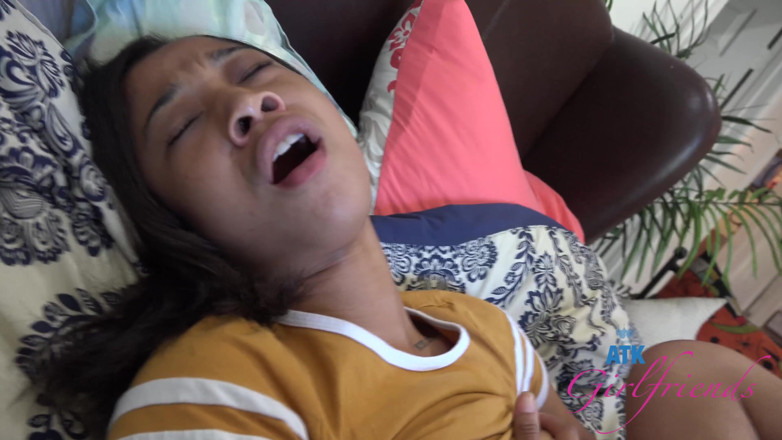 ATK Fans (Girlfriends): Alicia lagi pengen kontol ngaceng itu, dan nggak masalah nunjukin...
