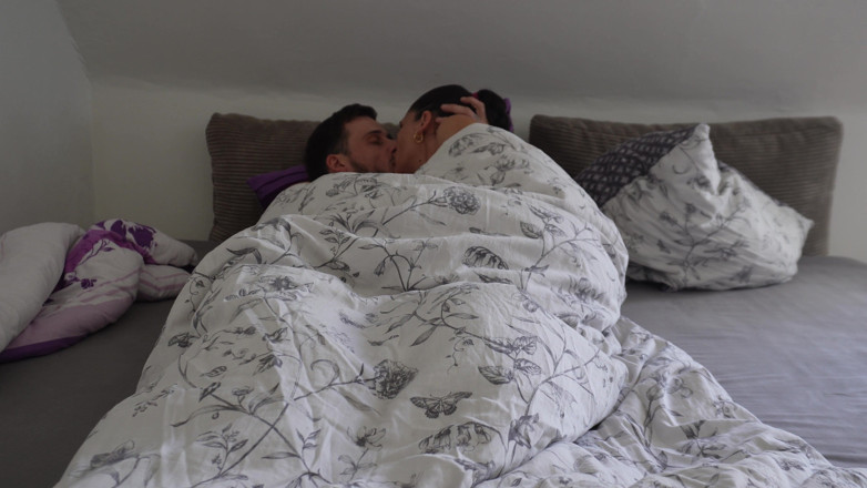 W33D PORN: Pakistani-german Gets Hot Afternoon Quicky with Cumshot!