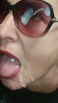 Stříkání do pusy | Orální creampie | Výstřik na obličej | Zralá MILFka | Amatérská domácí kompilace
