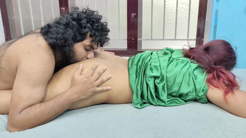 Vaishnavysharunraj: Mamas chupam com esfregação de buceta e lambida no cu