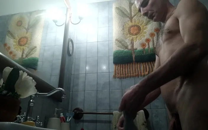 ceien: Genius naked in bath