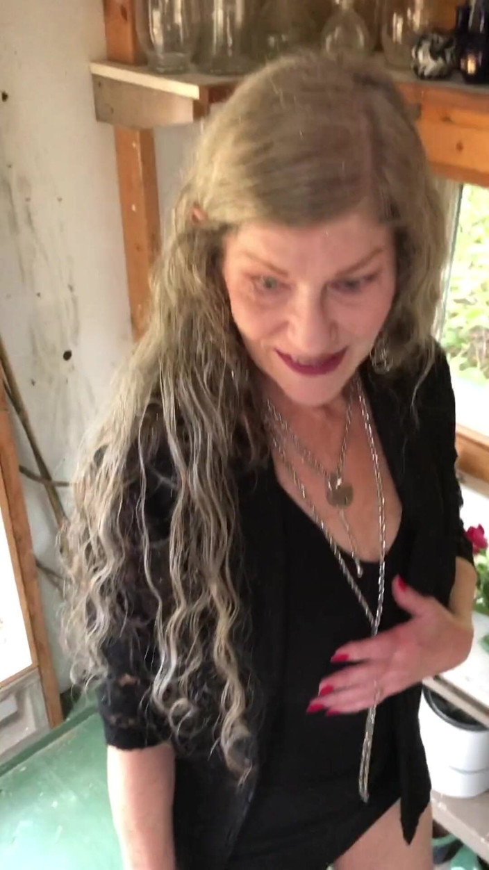 MaXXXimumMilf: Bigfoot Went All Yeti on My Yoni! Maxxximummilf