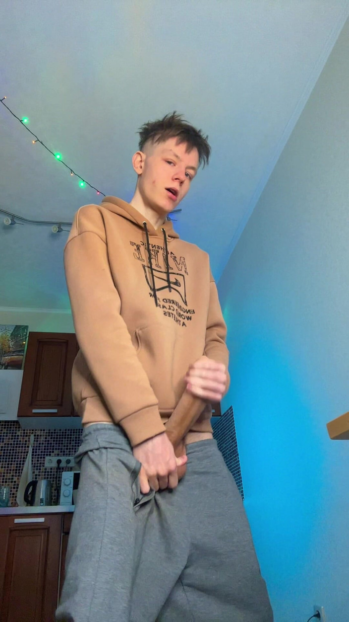 Morflot24: Ogromny wytrysk z chudego chłopca z zaskakująco dużym kutasem