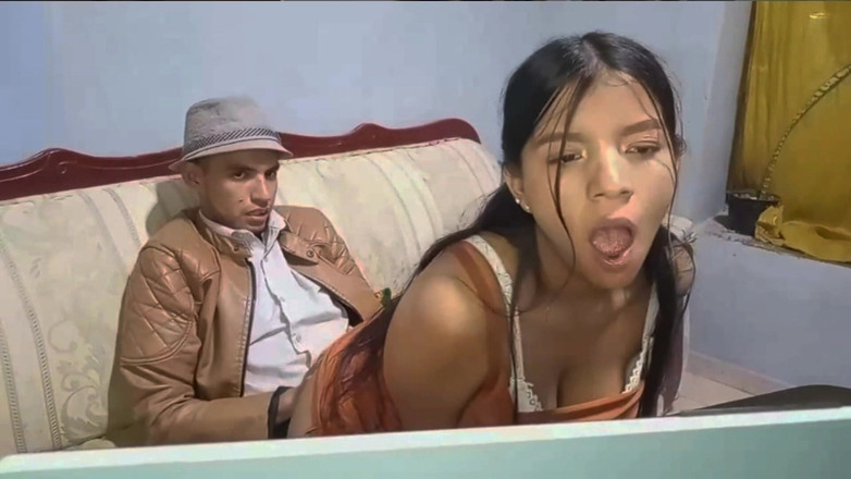 Angelhotmex: 和我继兄弟的女友直播