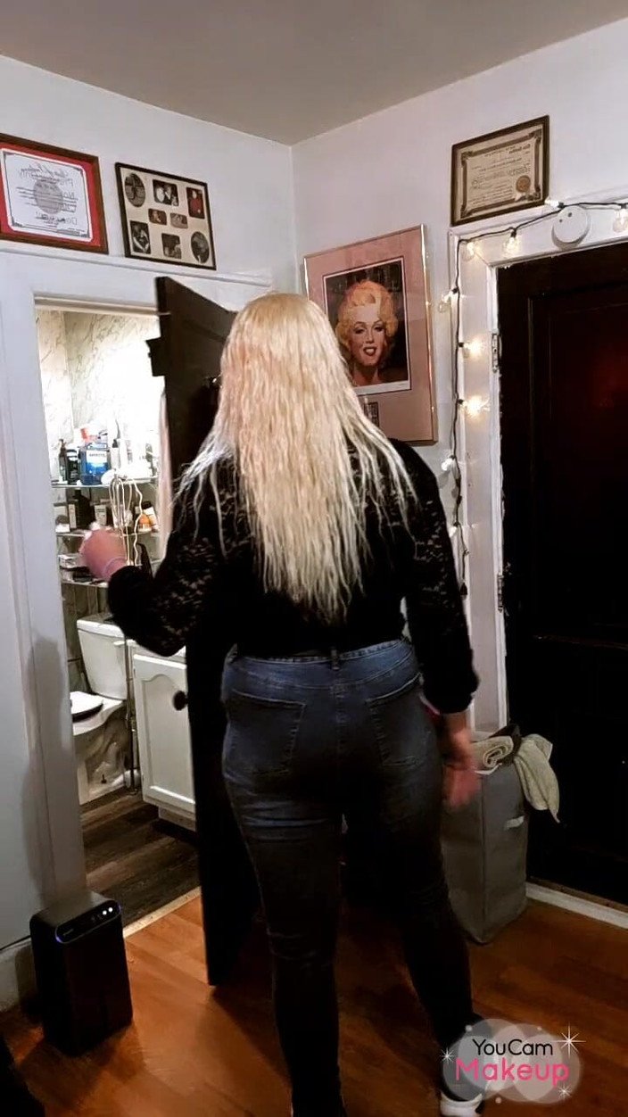 Darkfetish2k: Anne sikişmeden önce sigara içiyor