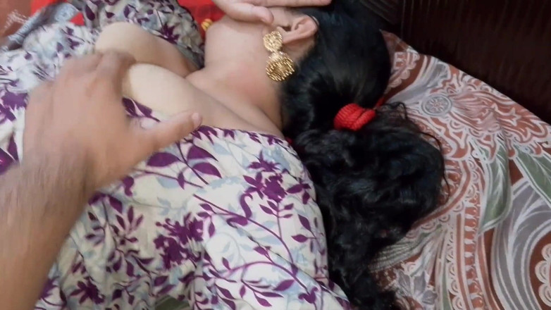 QueenbeautyQB: soțul meu indian mă fute și îmi linge pizda
