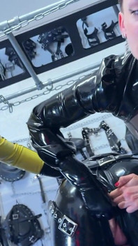 Meesteresae-sessies met Prinses Latex Rubberpop: het Sybian-experiment
