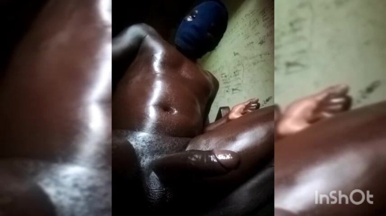 Hongi: Kontol Afrika Terbesar dan Terhitam di Dunia