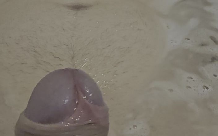 Ungi8961: Mon partenaire me satisfait dans la baignoire