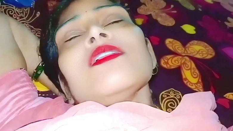 Janvibhabhii: 继兄操他的继妹并拿出她的阴户汁液