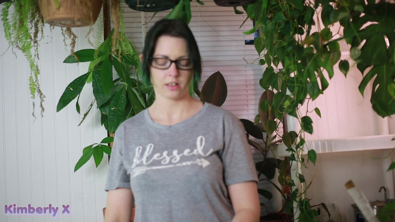 Kimberly X: Stepmom Gets Your Dick Pic