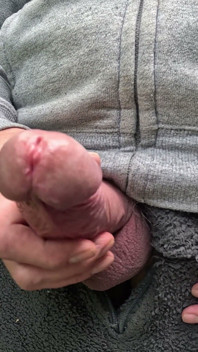 Polla grande de cerca al aire libre meando, masturbándose, corriéndose, hablando sucio - Rockardglans 214