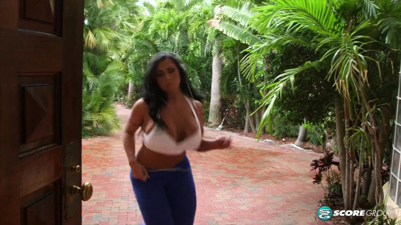 Scoreland: Sheridan love: ngôi sao gợi cảm đang di chuyển