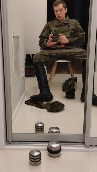 Gayfucker25: Żołnierz Wali Konia W Oficerkach Wojskowych 2