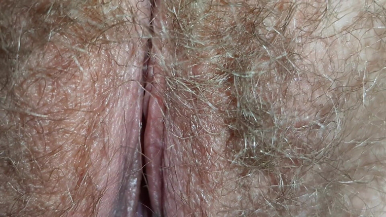 LizAngel: I put my girlfriend's panties in my pussy and peed
