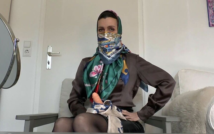 Lady Victoria Valente: 头巾和布面具配件 - 你今天在撸管值班！