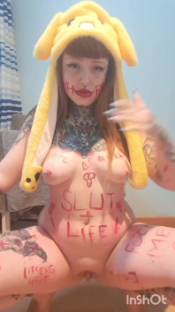 Ahegao slintá a čůrá