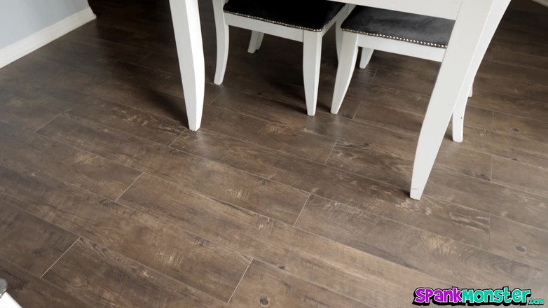 Spankmonster: Büyük memeli ince vücutlu kızıl saçlı lillian taş amcık esnetiyor...