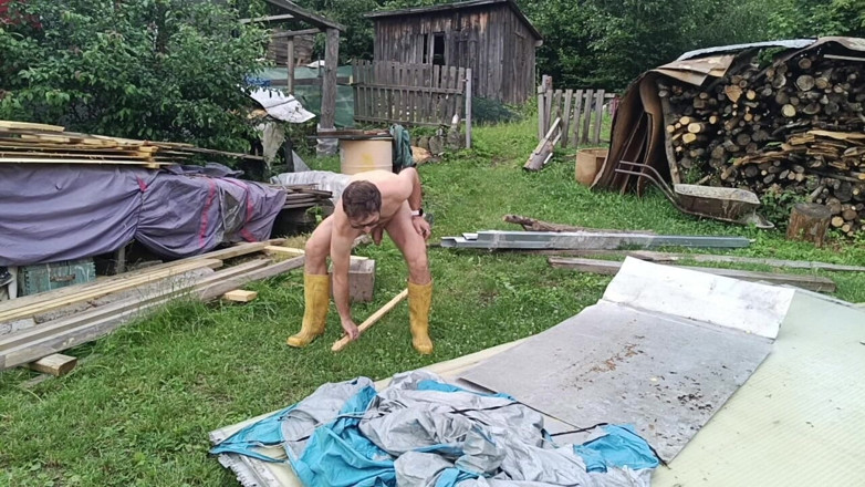 kickerscooter: Naked in the Garden: Dirty Handjob in the Pool