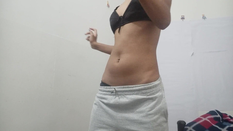 desigirl93: Горячая жена мастурбирует и пальцами с раздвинутыми ногами