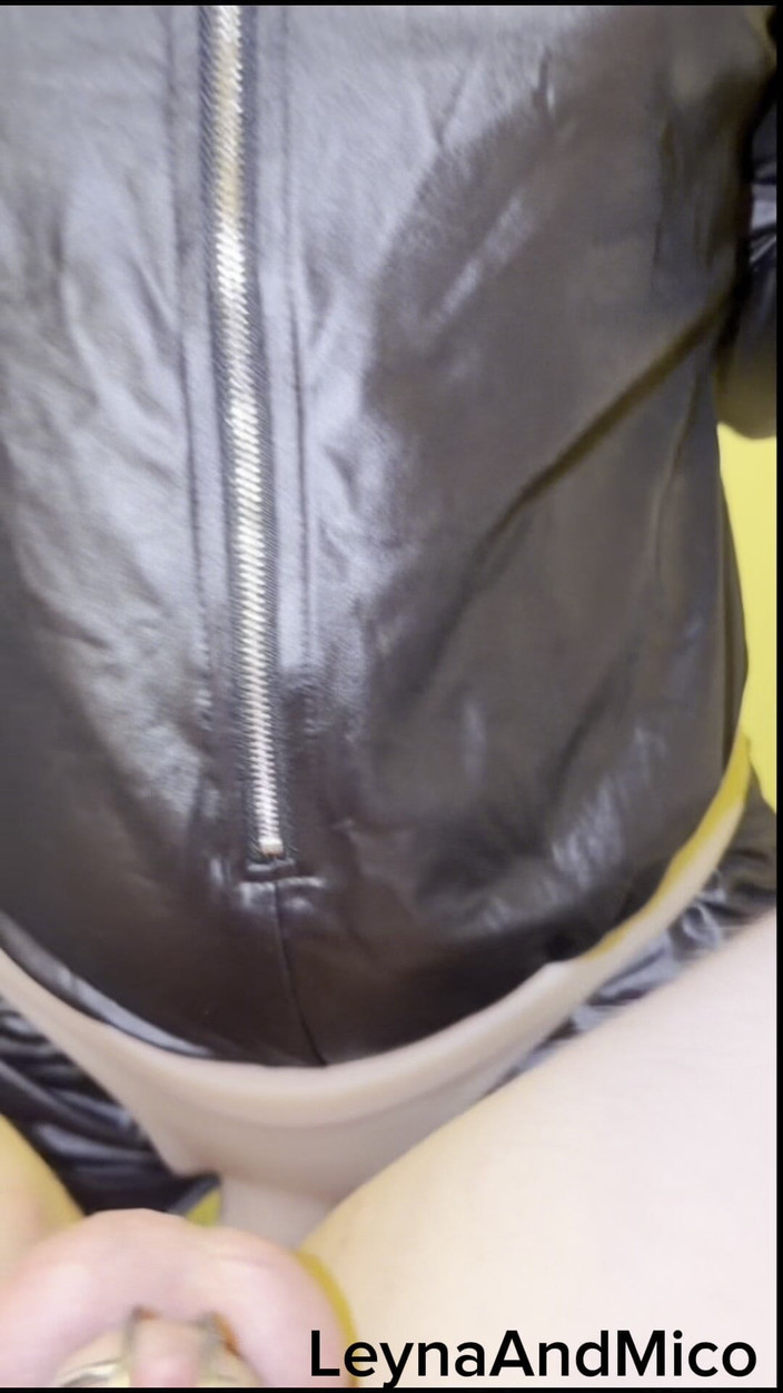 Leyna and mico: Dominatrix, me va bien chupándole a mi sissy y follándola...