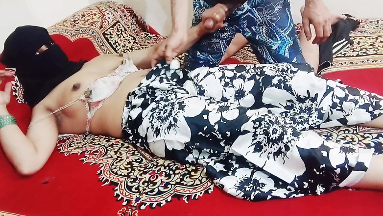 Netu: Esposa árabe caliente dice que follame duro con tu gran polla...
