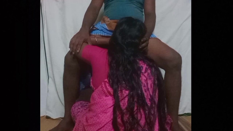 Desi Sathiya: Suri rumah desi Tamil blowjob panas kampung buatan sendiri