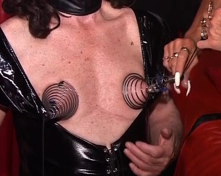 German Homemade: Německá paní dominuje svému muži před výpraskem