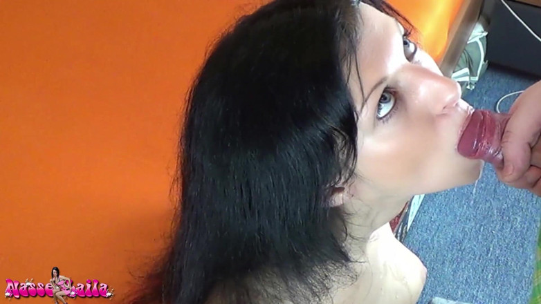 Laila Banx: Połknęła spermę ojczyma