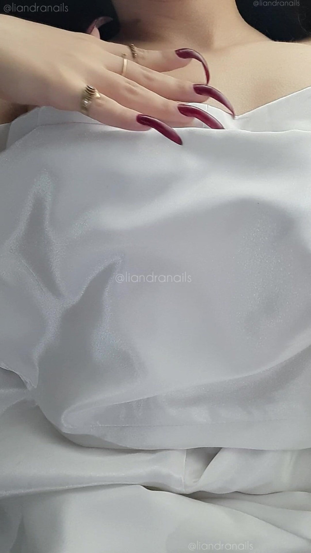 Huge Nails (Goddess Li)