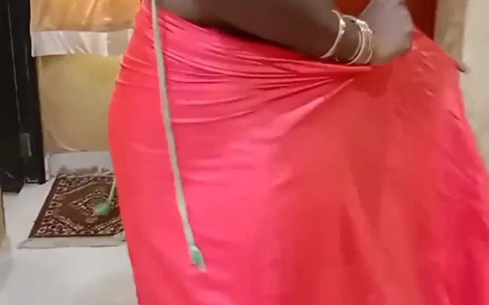 IndianHotwifeX: Otelde kırmızı iç çamaşırlı boğayı baştan çıkardım göğüslerimi sıktı, meme ucu oyunu,...