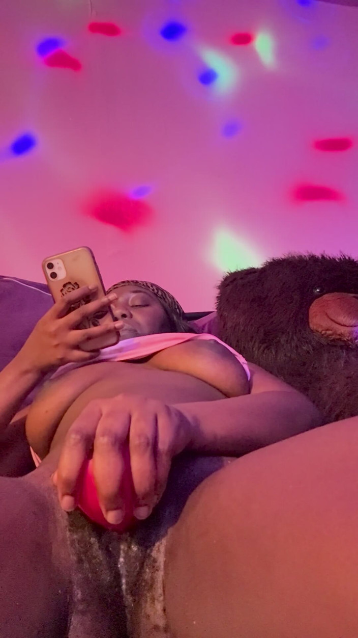 ALLIYAH ALECIA: Ho visto il porno poi mi sono eccitato e ho...