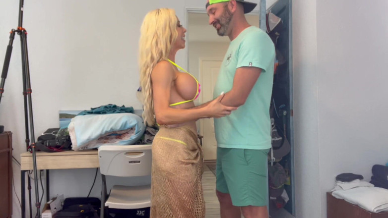 Island Boy Vids: La miLF mandy monroe prende un locale in spiaggia in...