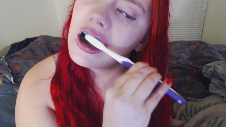 Scarlet Vixen: Čistím si zuby