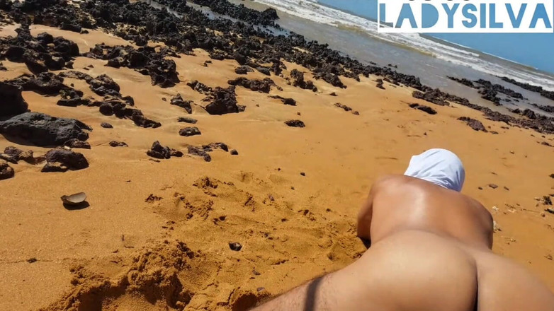 Ladysilvas: Ladysilva nuda in spiaggia Che culo caldo da scopare