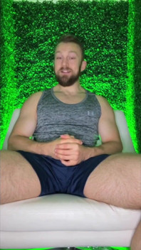 Eli se fait étirer le trou par son entraîneur personnel géant Bryce !