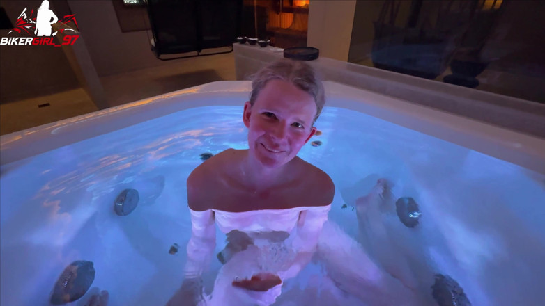 Bikergirl_97: Riskanter Geiler pompino in spa! Voll facciale in Meine Fresse