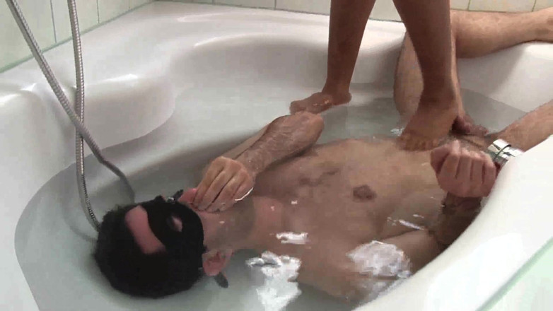 Femdom Austria: バスルームの恐怖