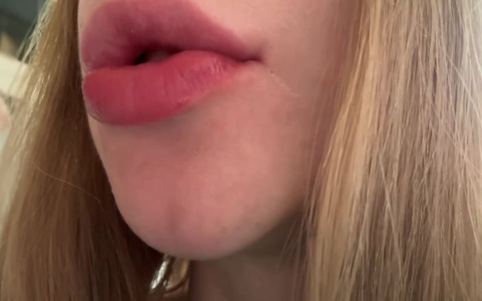 Holy Harlot: Asmr äter stora läppar