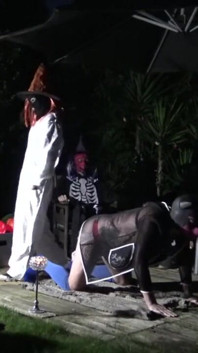 Amatérská kamera šuká v noci bez sedla na Halloween