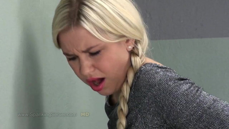 Spanking Server: Lola ass hot whip