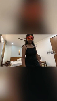 Sesso romantico in un hotel mentre suo marito è via