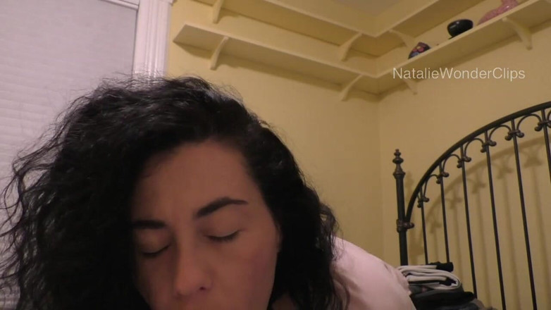 Natalie Wonder: 当你休息的时候，继母正在叫醒你的鸡巴