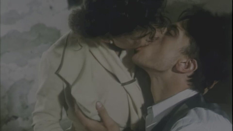 pornitaliangraffiti: Sarah Young, Eski Sevgilisiyle Yatmayı Hayal Ediyor