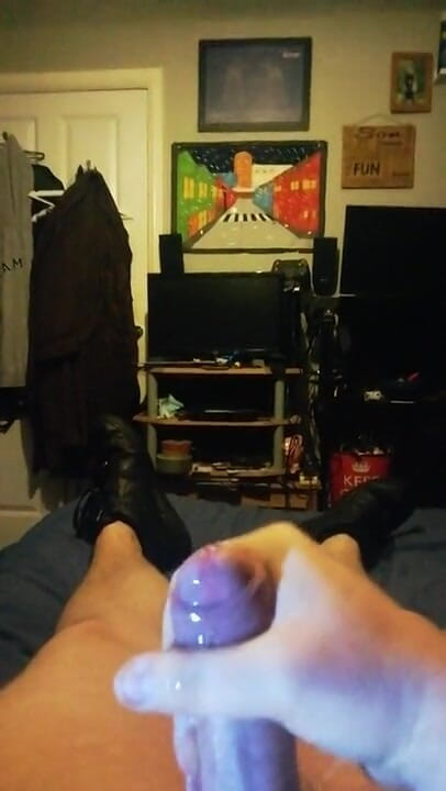 Spysteven: Cumming wearing my friends old shoes