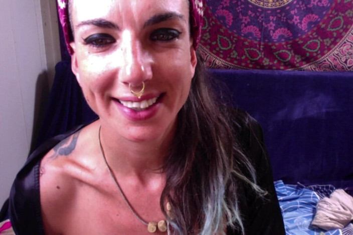 Goddess Maya: Vind je mijn strings leuk?